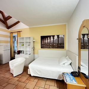 Studio con letto king size